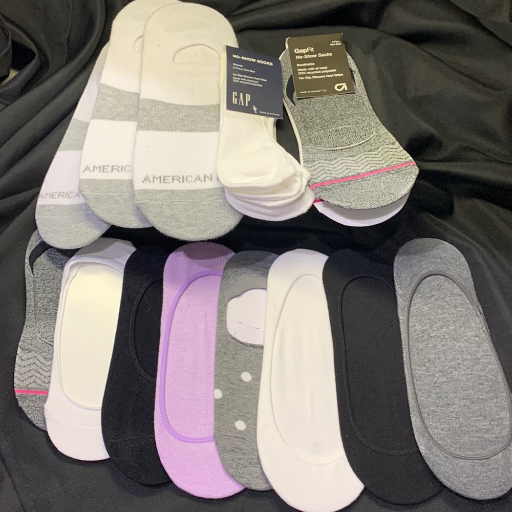 Lot of 14 pairs of no-show socks for women-one size